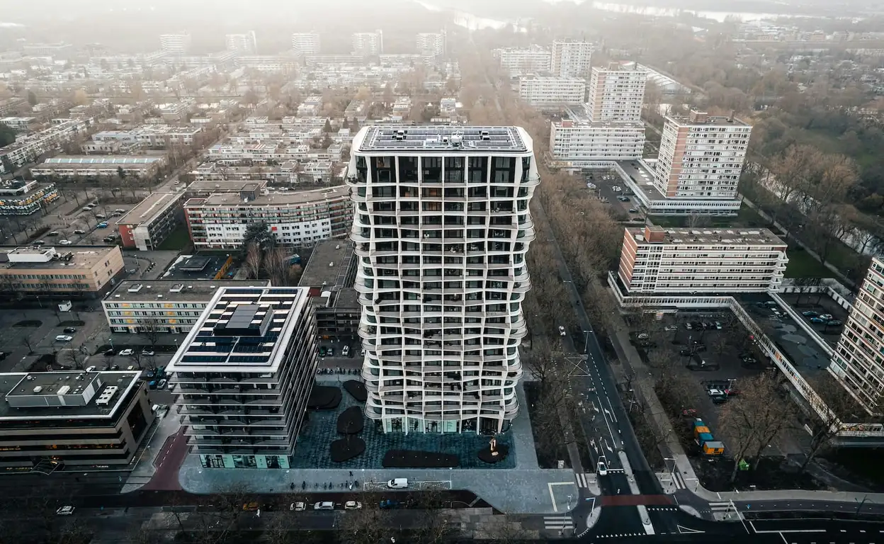 Bovenaanzicht van een appartementencomplex