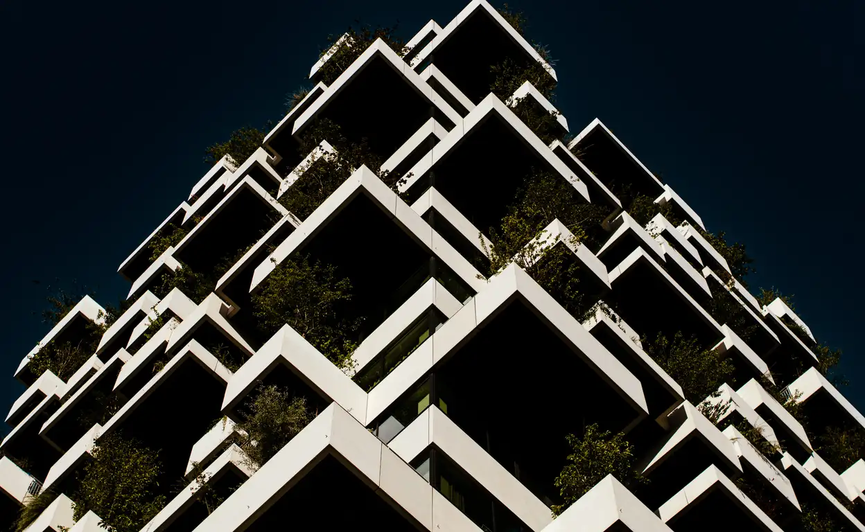 Onderaanzicht van een een appartementencomplex in Strijp-S, een van de meest inspirerende woonwijken in Nederland.