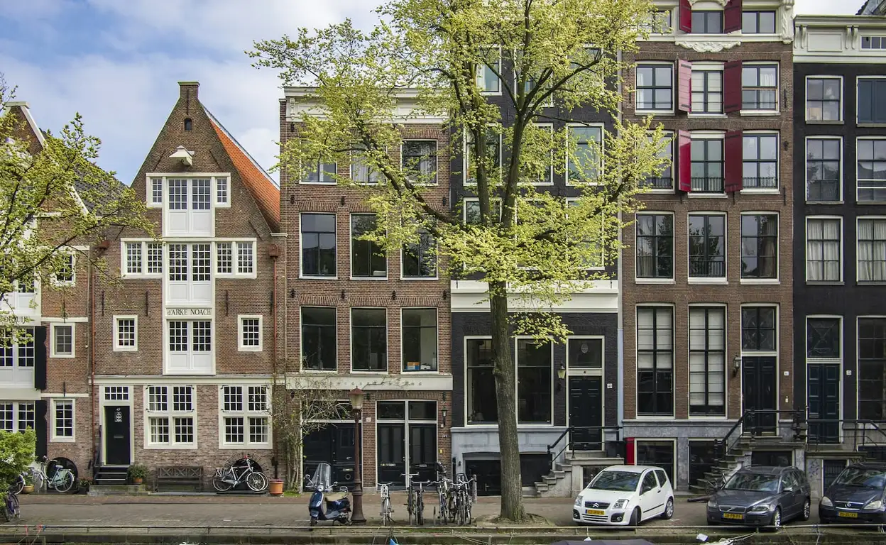 Straat met huurwoningen