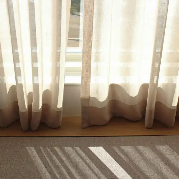 Zonlicht door gordijnen