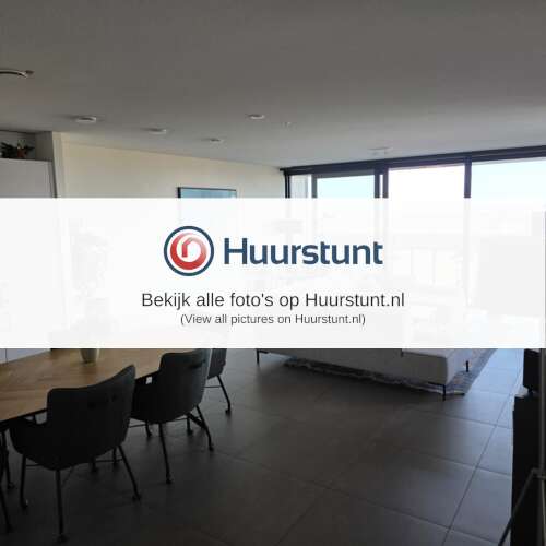 Woning aan de Anna van Buerenplein te Den Haag