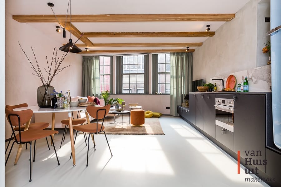 Woning aan de Warmoesstraat te Amsterdam