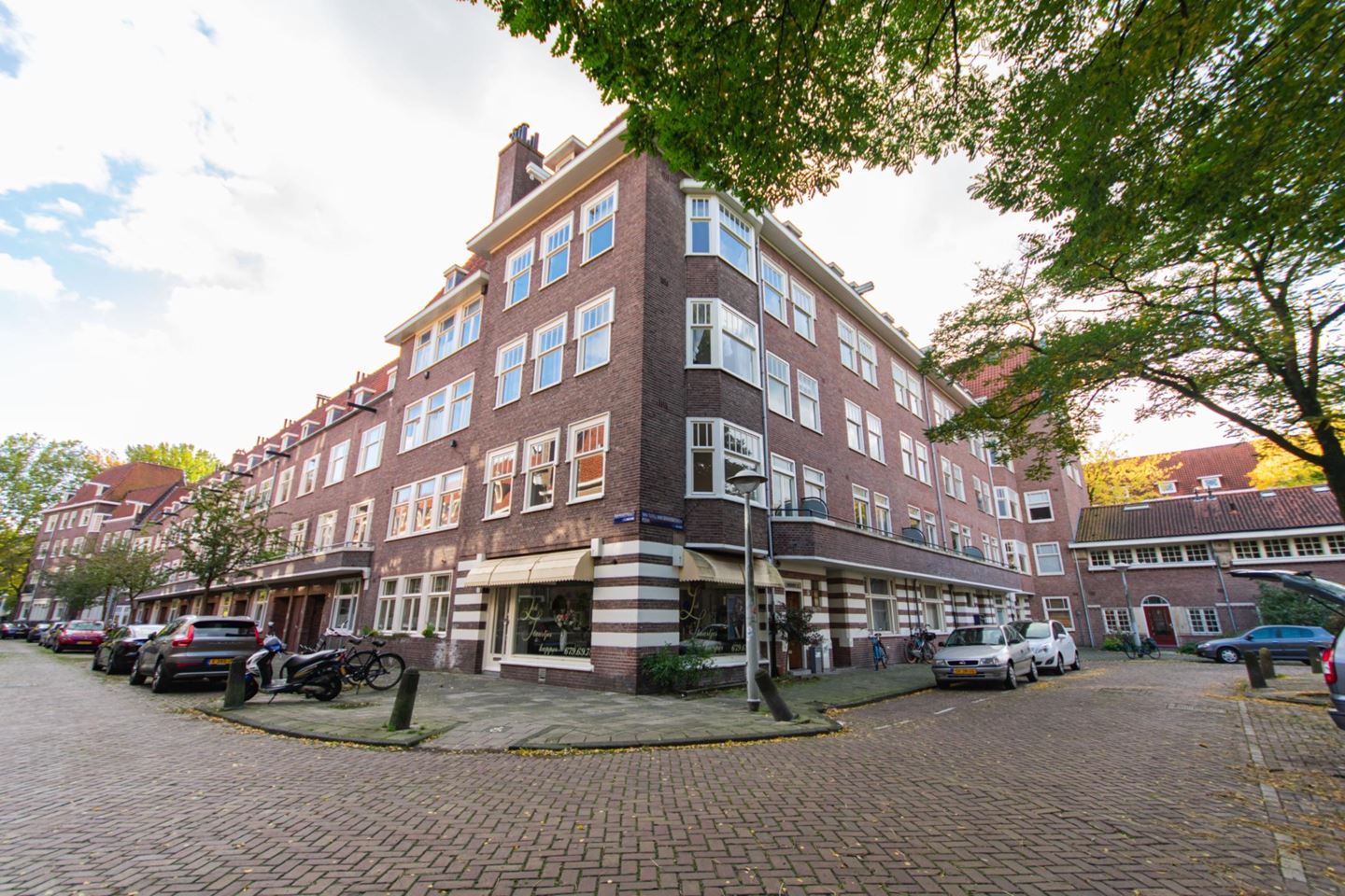 Woning in Amsterdam - Van Tuyll van Serooskerkenplein