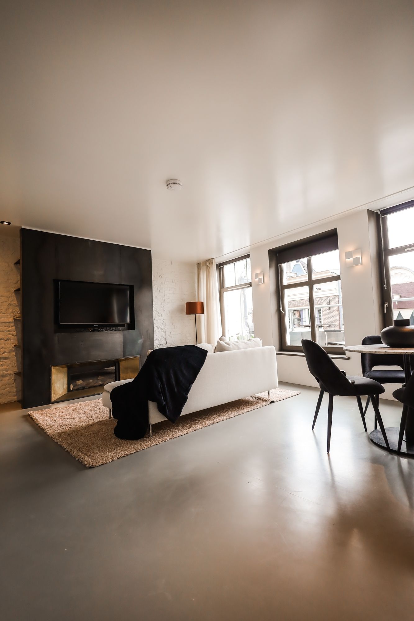 Woning aan de Warmoesstraat te Amsterdam