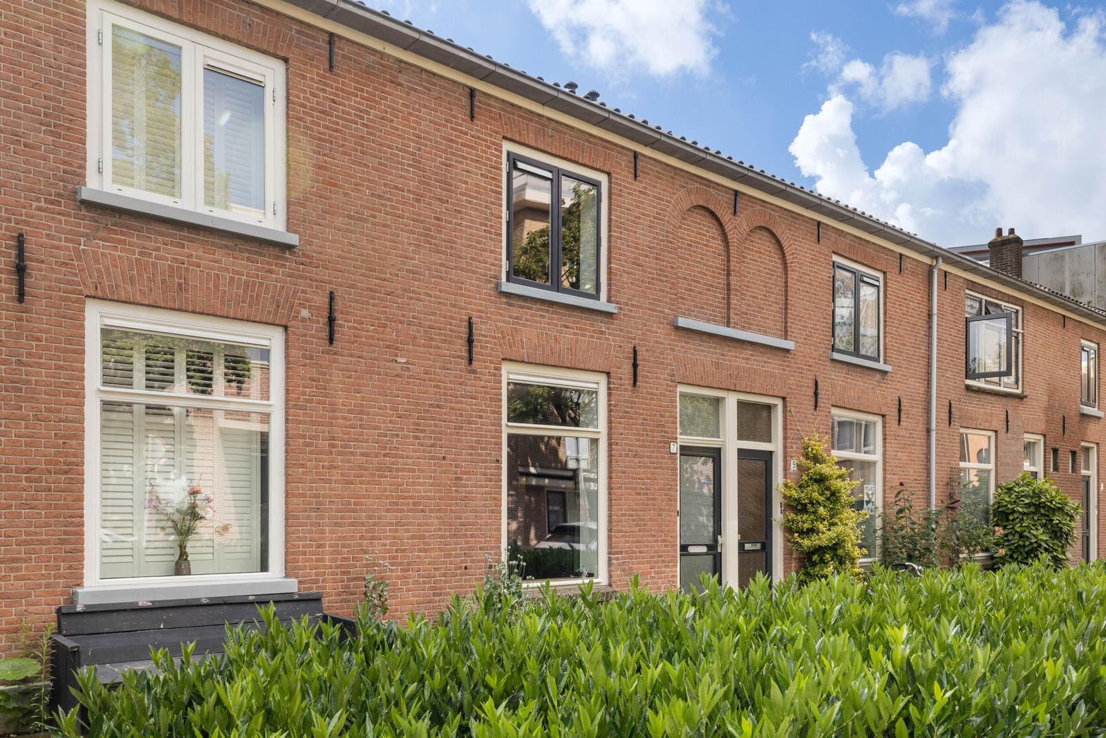 Woning aan de Dirck van Zuylenstraat te Utrecht