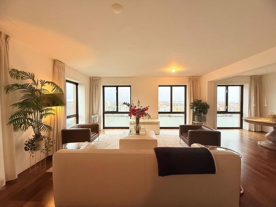 Woning aan de Veembroederhof te Amsterdam