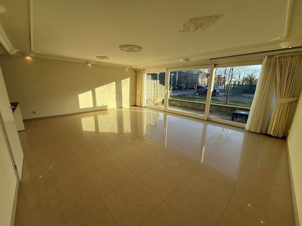 Woning aan de Eliza van Calcarstraat te Amsterdam