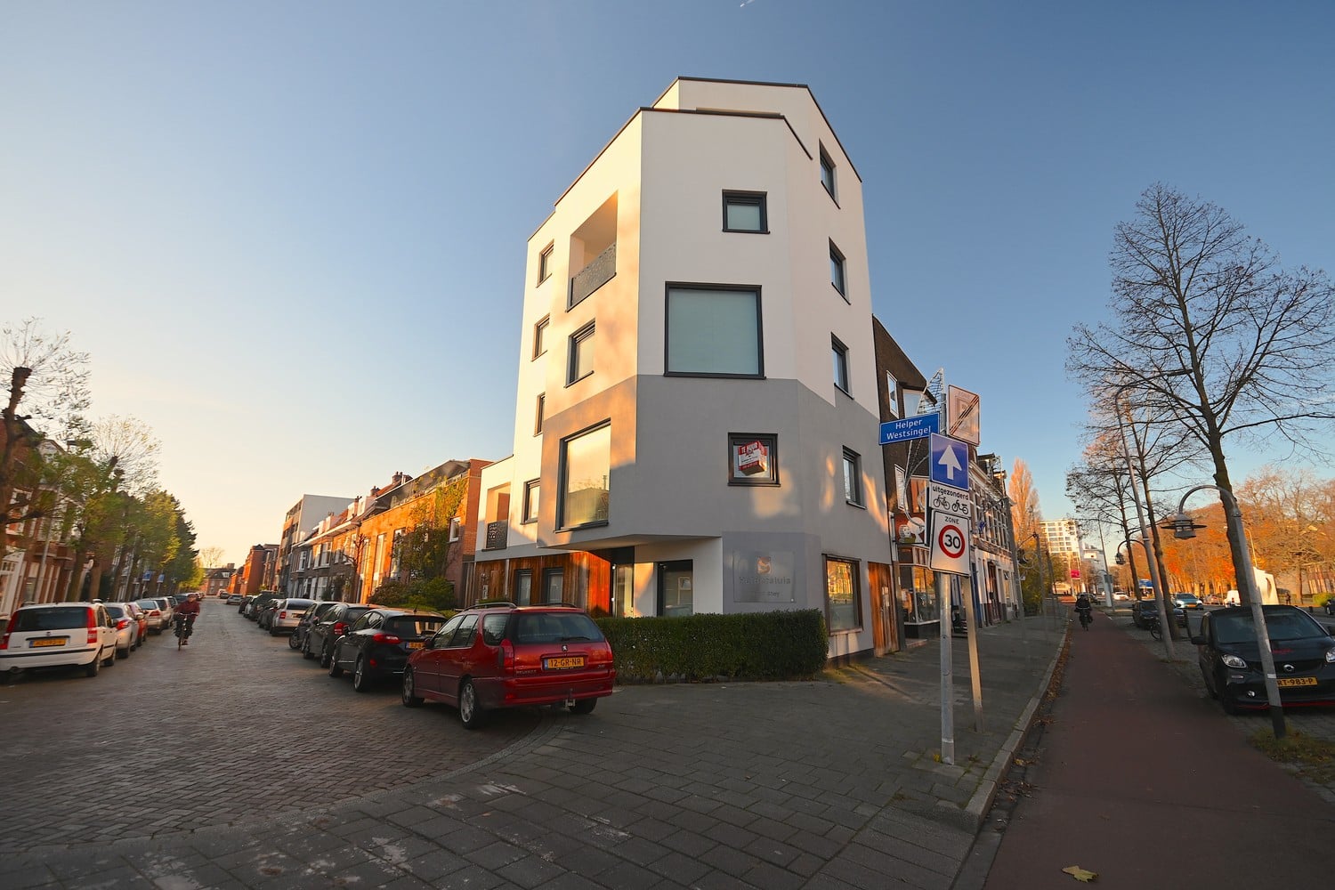 Woning aan de Helper Westsingel te Groningen