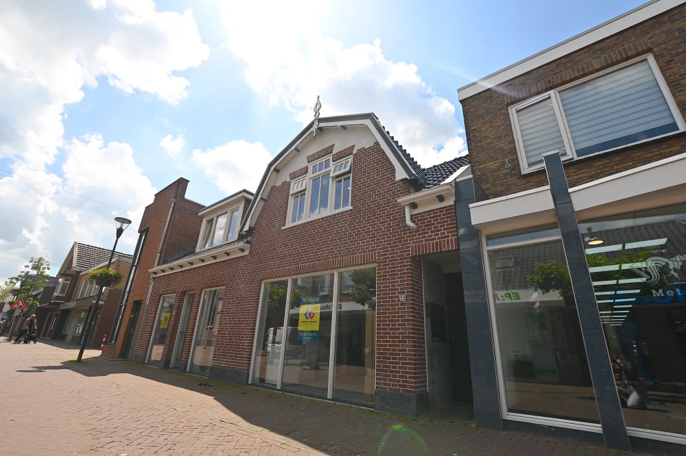 Woning aan de Tolberterstraat te Leek