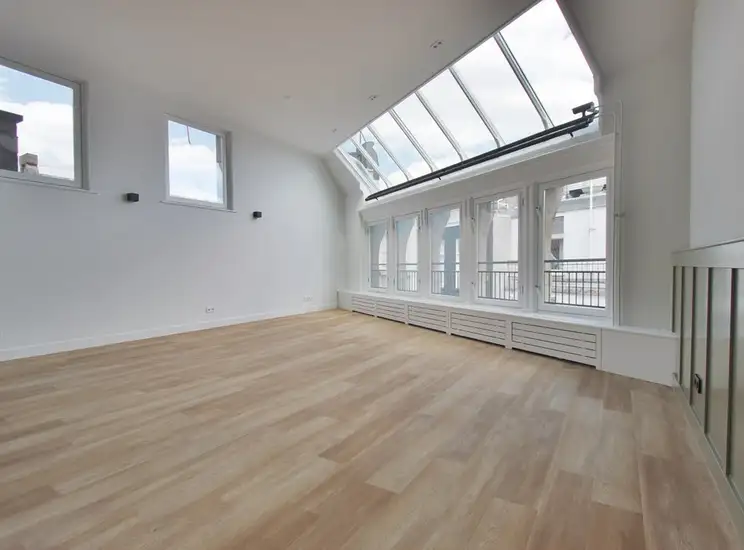 Foto #0 Appartement Nieuwezijds Voorburgwal Amsterdam