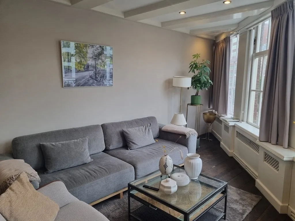 Foto #0 Appartement Nieuwezijds Voorburgwal Amsterdam
