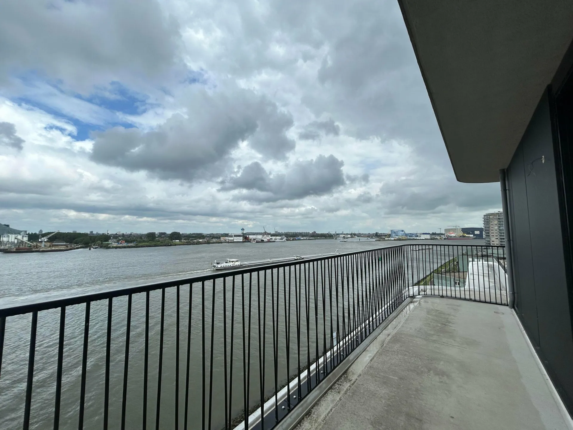 Foto #21 Appartement Pampuskade Rotterdam