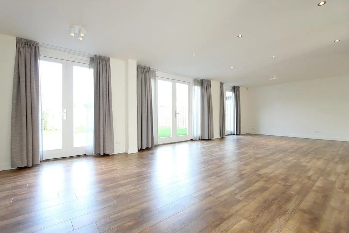 Foto #1 Huurwoning Mr. S. van Houtenlaan Amstelveen